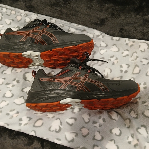 ASICS men size 11 - Picture 1 of 7